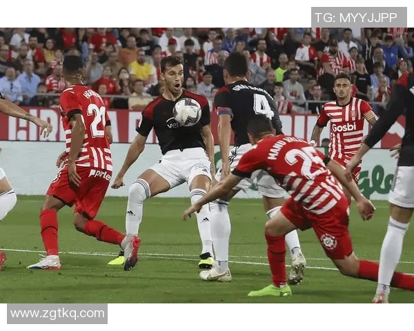 塞维利亚中场因伤缺席关键战，球队前景堪忧