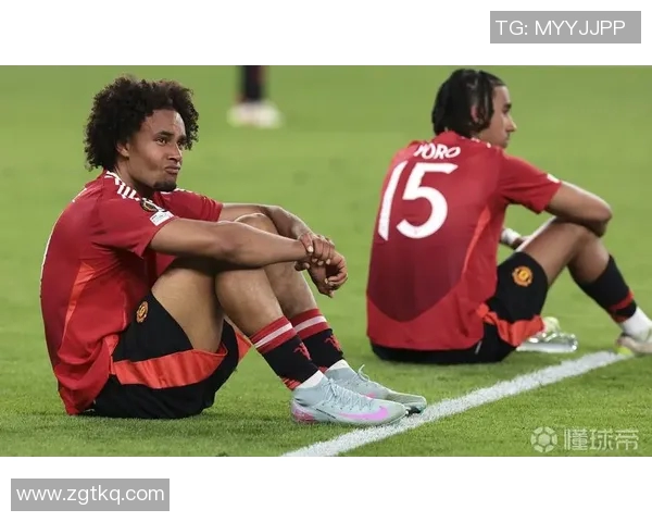 曼联再度受挫，英超霸主地位动摇，球迷集体呼吁换帅重振雄风